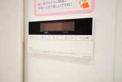 湯量・湯温の設定、そして保温までワンタッチのフルオートバス。便利な追い炊き機能付きです。