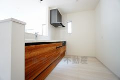 カウンタートップは耐熱性に優れており、日ごろのお掃除もふき取るだけでＯＫ。