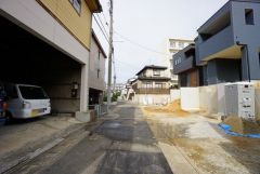 住人以外の車の進入も少なく、小さなお子様を持つご家庭にも安心です。落ち着いた住宅地内で快適な生活を実現してみませんか。