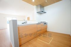 対面式キッチンなのでリビングにいるご家族とコミュニケーションを取りながら洗い物や、お料理が楽しめそうですね＾＾