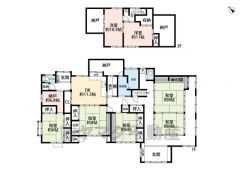 和室5部屋、洋室2部屋、納戸5ヶ所のゆとりのある間取り。玄関からすぐの和室は客間としても活躍しそうですね＾＾