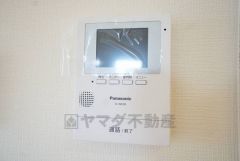 防犯性、セキュリティ対策に安心できるテレビモニター付きインターフォンです。セールスマン対策にもなり安心できます。