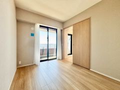 温かい光の差し込むゆとりのある居室をぜひ現地にてご確認くださいませ。子供部屋におススメ＾＾