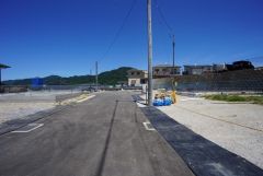 現地（2025年7月30日）撮影。車の通り抜けができないので、小さな子供も安心して遊ばせることができます。落ち着いた住宅地内で快適な生活を実現してみませんか。