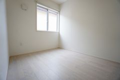 同仕様写真。机やベッドを置いても広々とした空間です＾＾子供部屋としての利用もおすすめ。