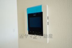 防犯性、セキュリティ対策に安心できるテレビモニター付きインターフォンです。セールスマン対策にもなり安心できます。