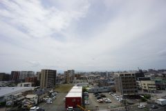 バルコニーからの眺望です。前面に遮るものがなく景色を一望できます。