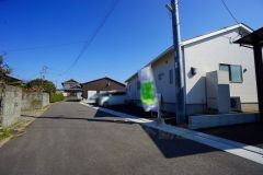 前面道路。北側約6ｍ公道。前面道路。北側約6ｍ公道。 スーパー、コンビニ、ドラッグストアまで徒歩約6分圏内＾＾西鉄バス「千鳥パークタウン入口」停まで徒歩約9分＾＾