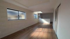 温かみのある雰囲気と、キッチンでの作業性を兼ね備え、家族 の笑顔あふれる団らんのひと時をお過ごしいただける設計になっています。