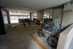 駐輪場は屋根付きなので雨風から守ってくれますね＾＾