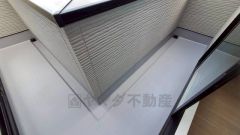 バルコニーは2部屋より出られて便利。暖かな陽射しがたっぷり差し込みます。