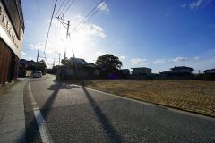 現地（2026年1月30日）撮影。大型車の通行が少なく、騒音や振動が少ないので静かで快適な生活を送れます。