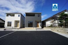 閑静な住宅街に佇む新築戸建、小学校や公園、スーパーが徒歩圏内。子育てファミリーに嬉しい立地、家族で安心して暮らせる住まい。