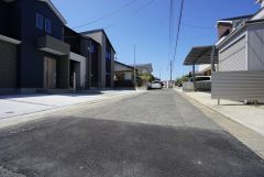 住人以外の車の進入も少なく、小さなお子様を持つご家庭にも安心です。