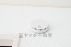 火災発生をいち早く知らせてくれる火災報知器は標準装備です。