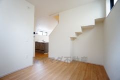 温かみのある雰囲気と、キッチンでの作業性を兼ね備え、家族の笑顔あふれる団らんのひと時をお過ごしいただける設計になっています。