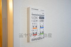 雨の日の洗濯も安心できる浴室暖房乾燥機付き浴室。リモコンで操作もボタン1つで簡単。