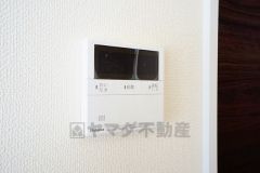 キッチン横からボタンひとつで操作が楽々。