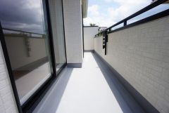 広々としたバルコニー。 天気のいい日にはお布団もまとめて干せそうですね＾＾ 陽当たり、風通し良好です＾＾