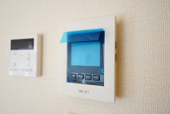 防犯性、セキュリティ対策に安心できるテレビモニター付きインターフォンです。セールスマン対策にもなり安心できます。