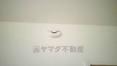 火災発生をいち早く知らせてくれる火災報知器は標準装備です。