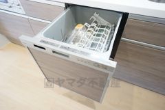 家事の時間が短縮できるフルオープンで開けやすい食器洗い乾燥機付。食事後に家族とのくつろぎタイムをしっかり取れます。