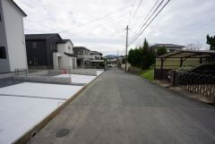 大型車の通行が少なく、騒音や振動が少ないので静かで快適な生活を送れます。