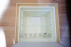 キッチンにある床下収納は、居住スペースを減らさずに買い置きの調味料や非常食などを保管することができます。