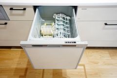 炊事時間を大幅に短縮できる食器洗浄乾燥機付き＾＾食器を洗う手間が減るので家族とのコミュニケーションの時間や自分の時間が増えますね。