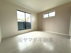 ご夫婦お二人のプライベートシーンを演出する寝室は、大容量のウォークインクローゼット付き。