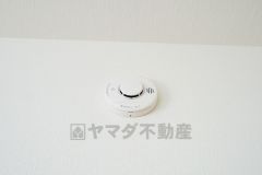 火災発生をいち早く知らせてくれる火災報知器は標準装備です。