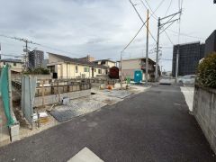 現地（2026年4月6日）撮影。住人以外の車の進入も少なく、小さなお子様を持つご家庭にも安心です。