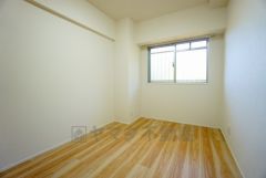 明るい室内は、風通しも良く、大変居心地の良い空間となっております。爽やかな風を感じて起きる朝は、快適生活の始まりに。