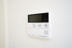 キッチン横からボタンひとつで操作が楽々。