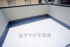 陽当たりの良いバルコニーです。お洗濯やお布団干しはもちろん、日光浴スペースにも。