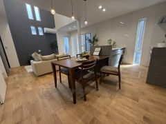 家族が集まる開放的なリビング。思い思いの時間を過ごしたり、家族みんなで食事をしたり、素敵な団らんの場になりますね＾＾