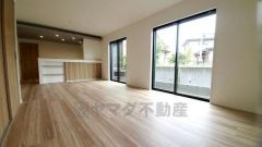 断熱性能の窓ガラスを採用。省エネ、光熱費カットにも貢献します。夏は涼しく、冬は暖かく快適に過ごせますよ＾＾