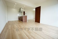 温かみのある雰囲気と、キッチンでの作業性を兼ね備え、家族の笑顔あふれる団らんのひと時をお過ごしいただける設計になっています。