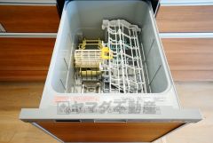 同仕様写真。家事の時間が短縮できる食器洗い乾燥機付。冬場の洗い物で手荒れの悩みもなくなります。