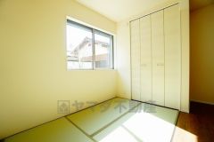 リビングには、ホッとできる畳スペースを用意。お子様のお昼寝スペースや書斎としてなど、いろいろとお使い頂けます。