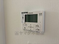 キッチン横からボタンひとつで操作が楽々。