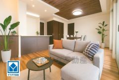 家具はイメージです。温かみのある雰囲気と、キッチンでの作業性を兼ね備え、家族の笑顔あふれる団らんのひと時をお過ごしいただける設計になっています。