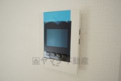 防犯性、セキュリティ対策に安心できるテレビモニター付きインターフォンです。セールスマン対策にもなり安心できます。