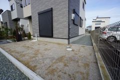 ゆったりとしたお庭は、ガーデニングやお子様の遊び場にはもちろん、倉庫もらくらく設置出来ます＾＾