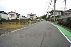 大型車の通行が少なく、騒音や振動が少ないので静かで快適な生活を送れます。