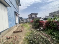陽当たり良好な南庭は、ガーデニングや家庭菜園を楽しめるゆとりのある空間。 たっぷりの陽光が差し込み、四季折々の草花を育てながら、心豊かな暮らしを演出します。