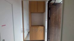 たっぷり収納できるシューズボックスです。家族全員の靴がきれいに整頓できます。棚の上にお花や写真を飾っても良いですね。