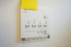 浴室暖房乾燥機付き＾＾梅雨の時期や花粉、PM2.5が酷いときなどの洗濯を干すのに重宝しそうですね＾＾