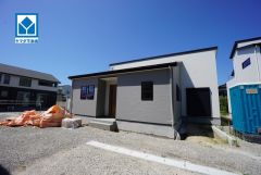 津屋崎小学校徒歩4分＾＾敷地広々97坪。快適でゆとりのある生活空間で新生活を始めましょう^^