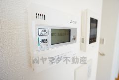 キッチン横からボタンひとつで操作が楽々。